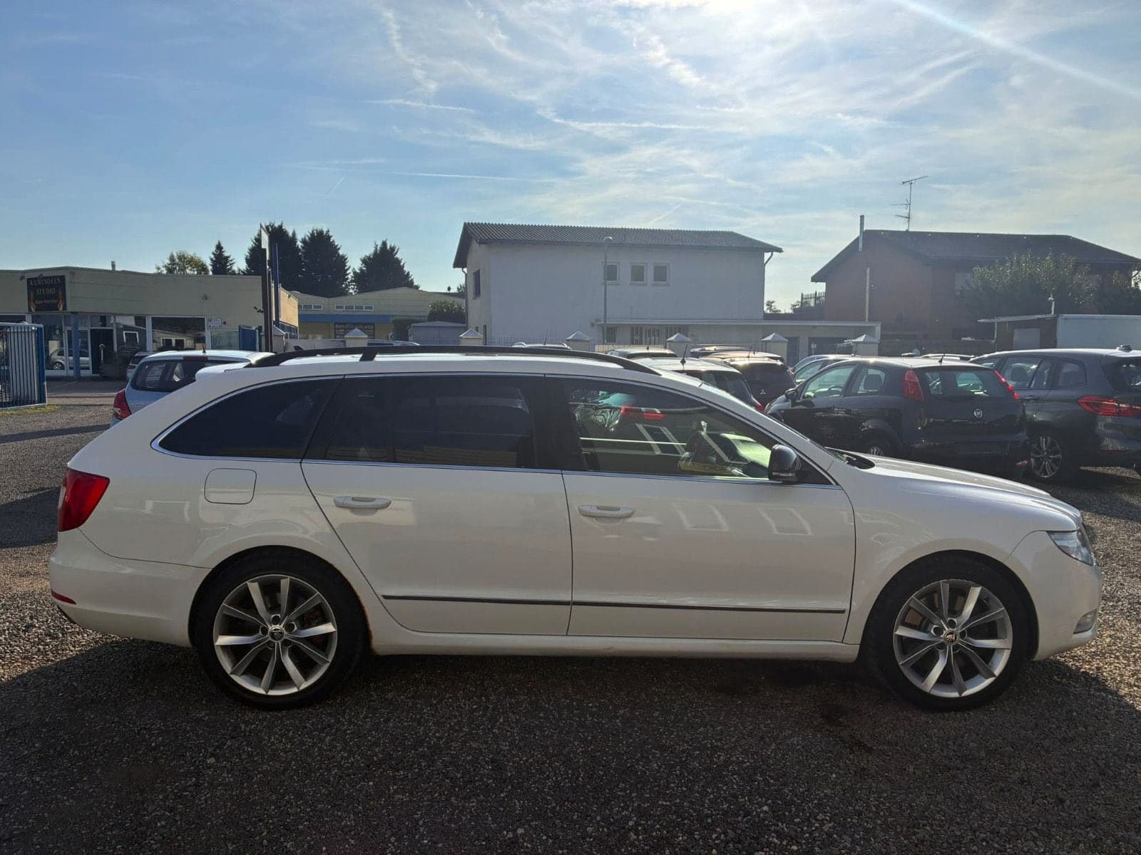 Škoda Superb Combi Elegance 4x4*TüvNeu*AHK*PanoDach* – Bild 5