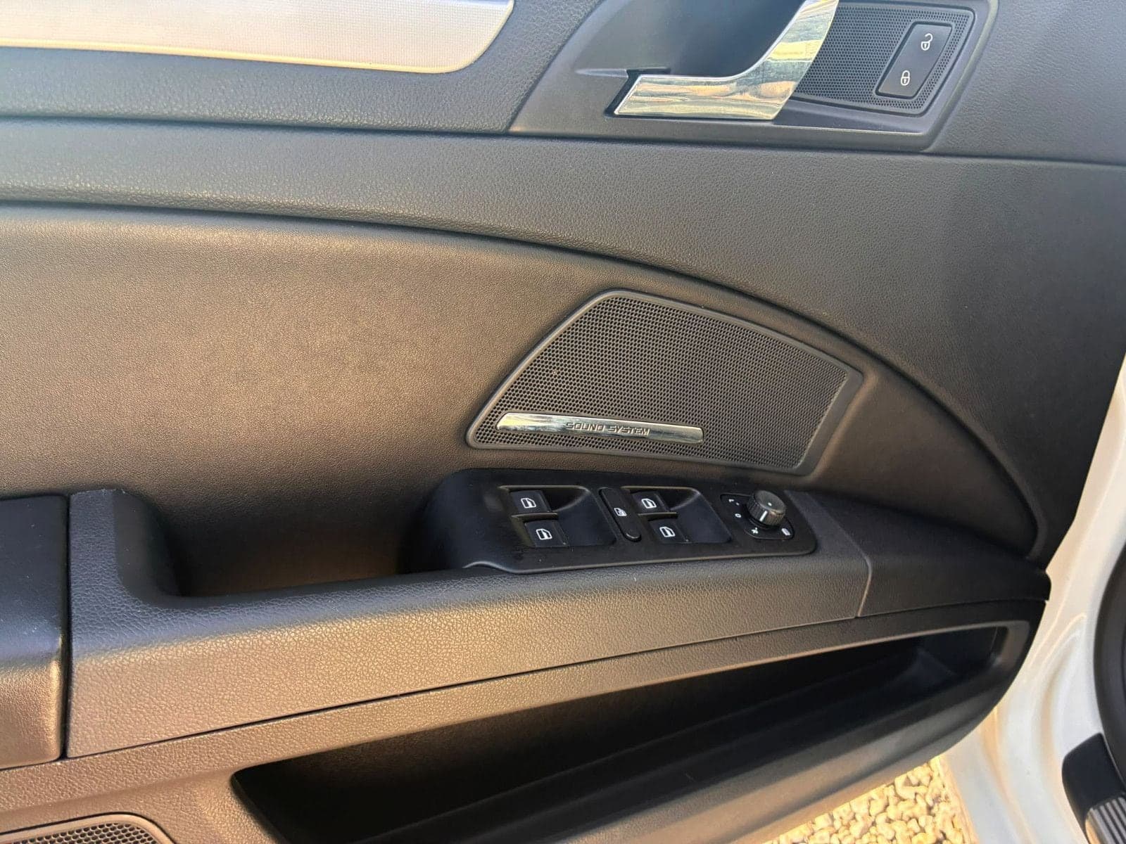 Škoda Superb Combi Elegance 4x4*TüvNeu*AHK*PanoDach* – Bild 12