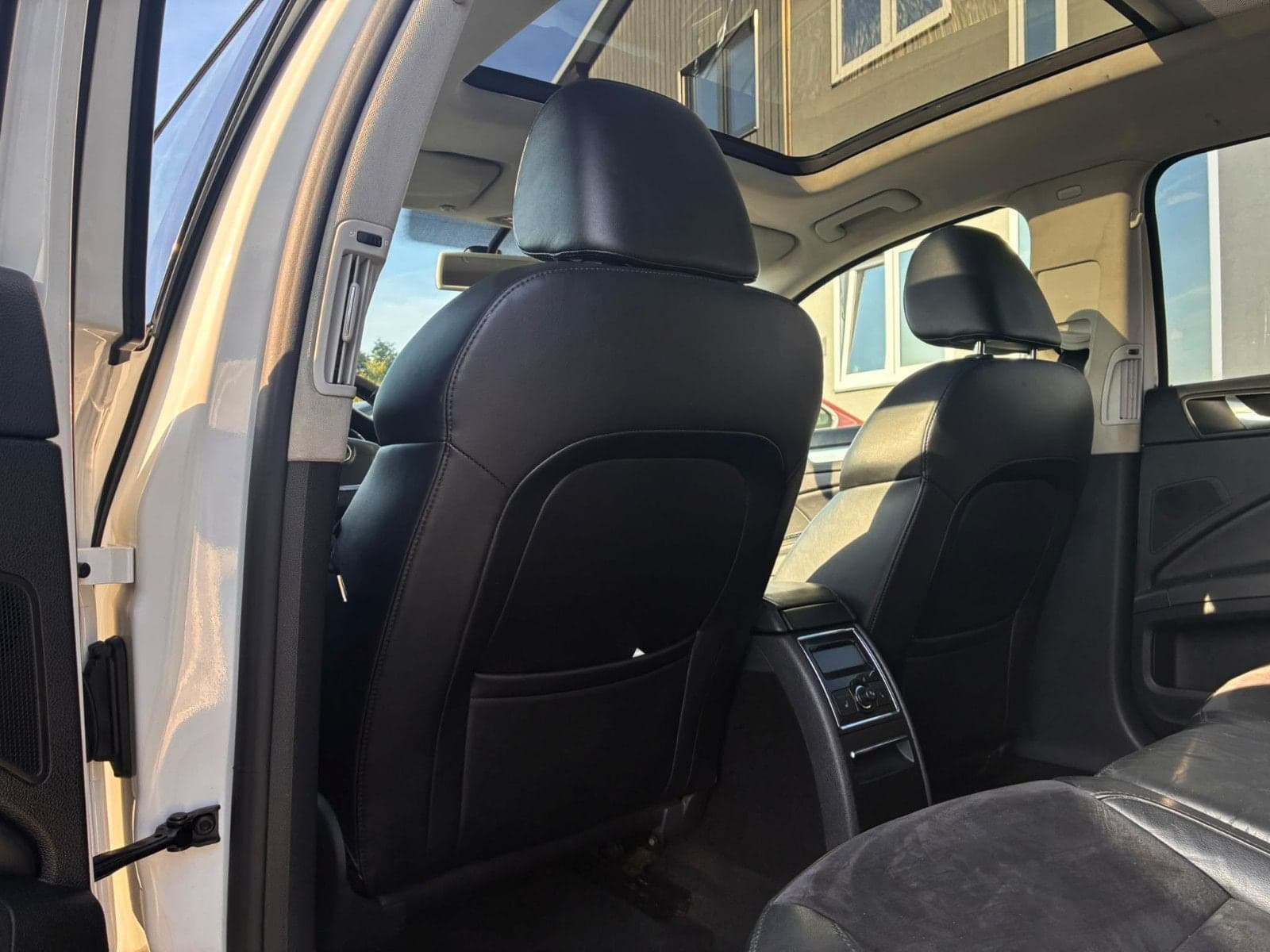 Škoda Superb Combi Elegance 4x4*TüvNeu*AHK*PanoDach* – Bild 15