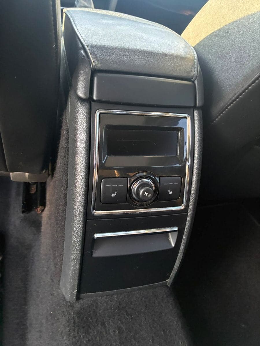 Škoda Superb Combi Elegance 4x4*TüvNeu*AHK*PanoDach* – Bild 16