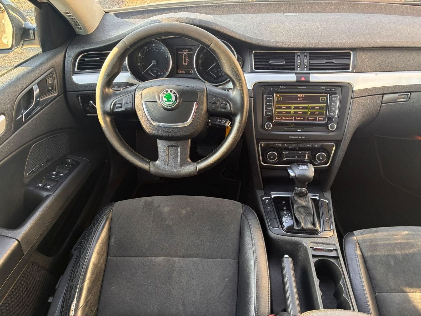 Škoda Superb Combi Elegance 4x4*TüvNeu*AHK*PanoDach* – Bild 17