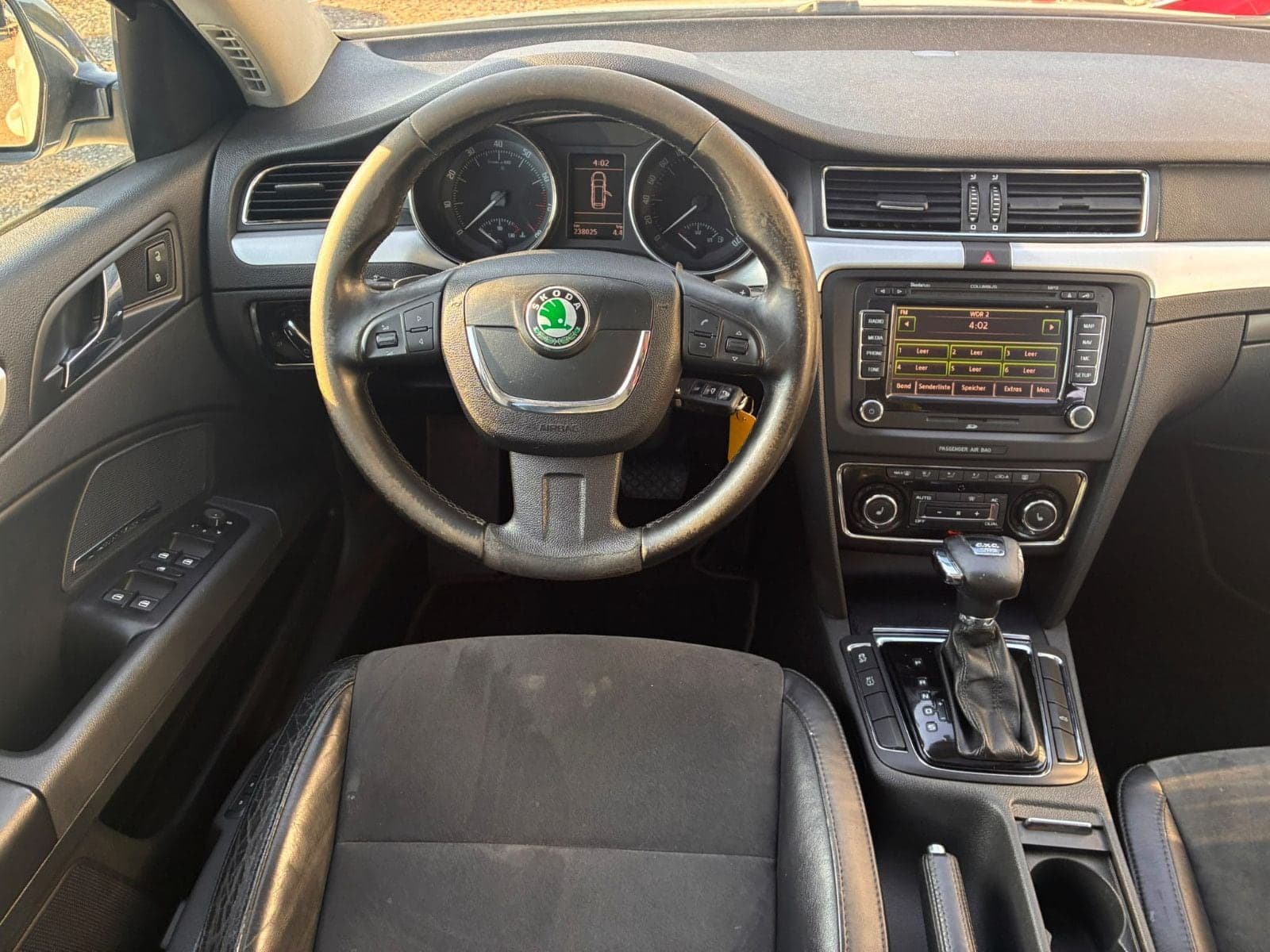 Škoda Superb Combi Elegance 4x4*TüvNeu*AHK*PanoDach* – Bild 18