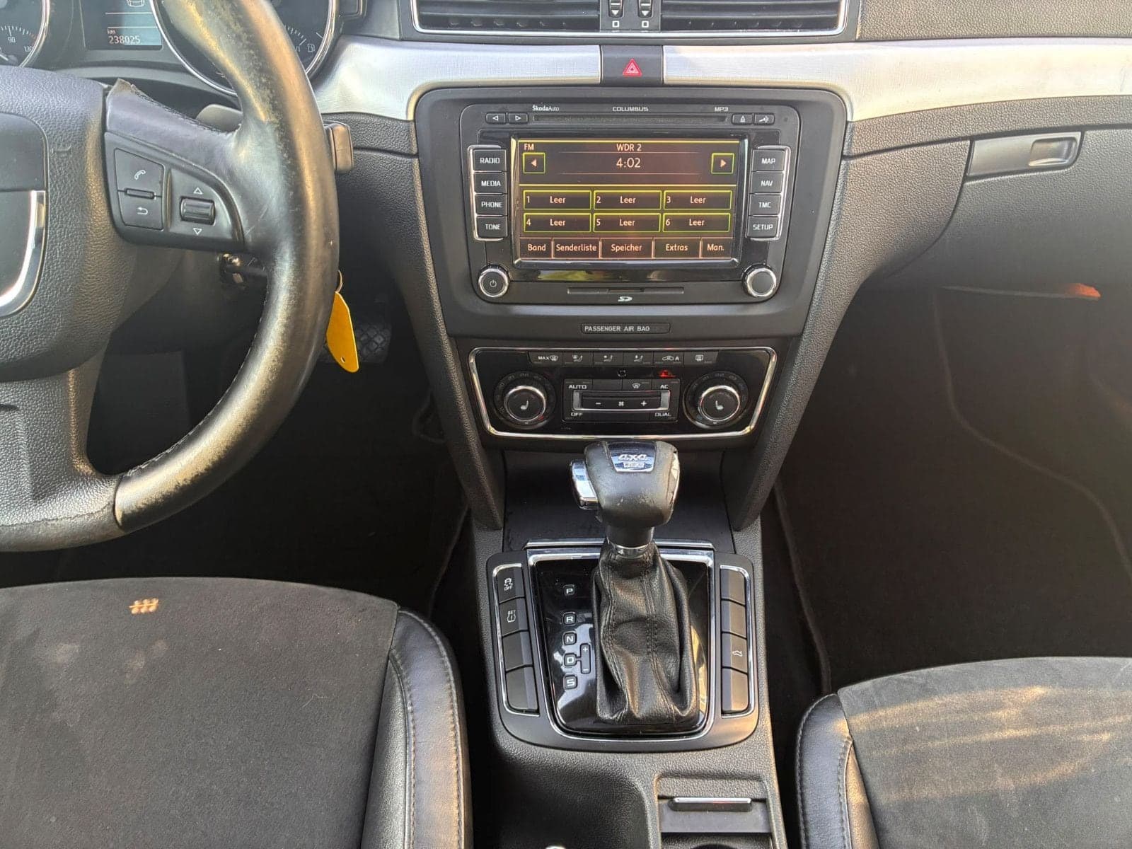 Škoda Superb Combi Elegance 4x4*TüvNeu*AHK*PanoDach* – Bild 19